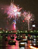 900,000 spectators view Tokyo's Sumida River fireworks